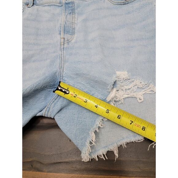Levi's 501 Short High-Rise Fitted Thought The Hip Distressed Button Fly Size 22W - Picture 10 of 12